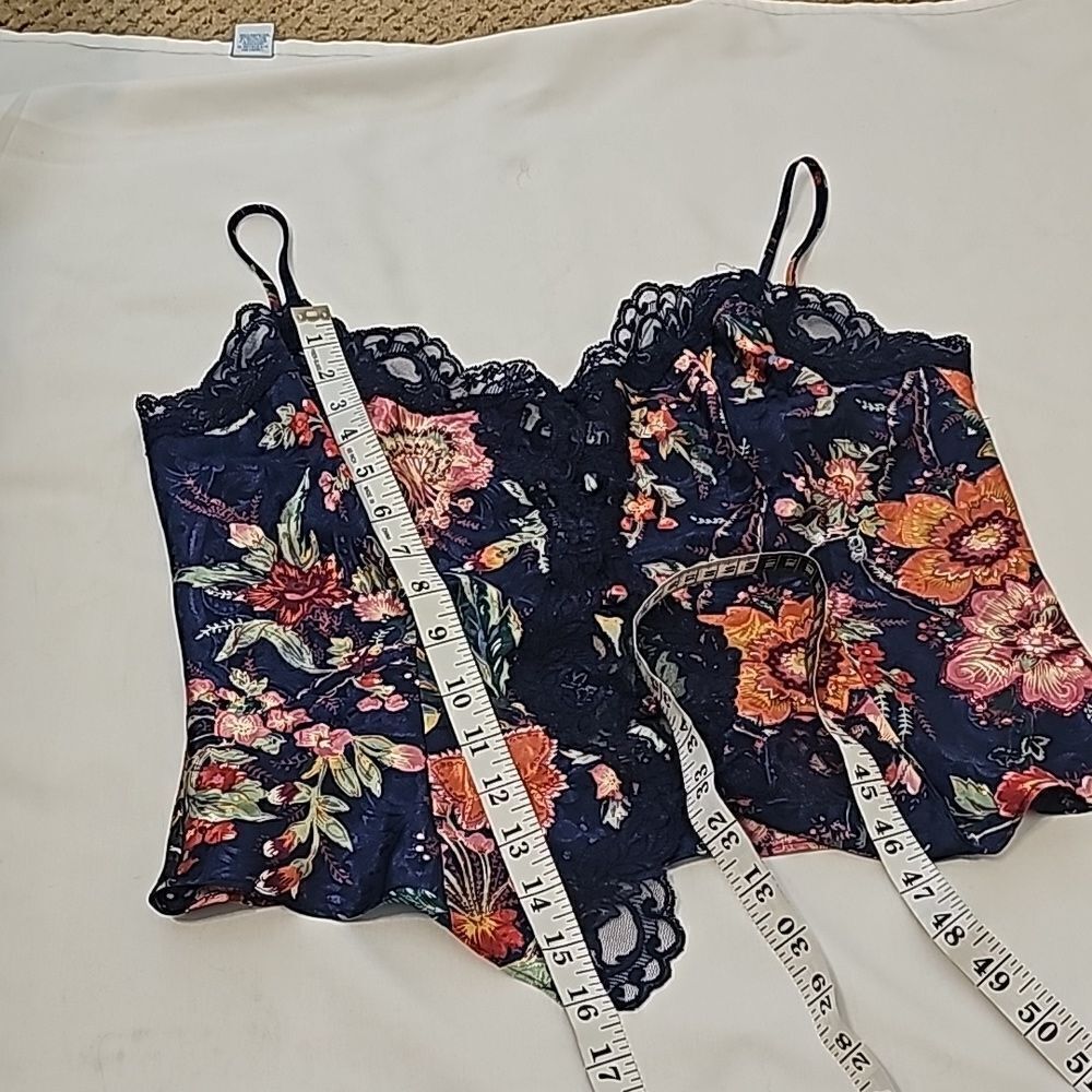 Victoria's Secret Vintage Gold Label Floral and Lace Button Up Camisole M - Picture 7 of 10